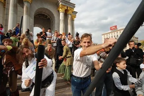 The first flashmob parade “Peace as the Goal. Culture as the Means. Force for Peace”: photo 28 of 47