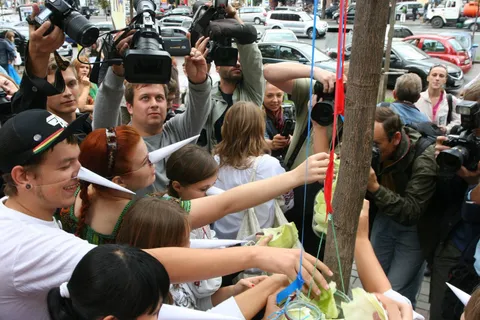 The first flashmob parade “Peace as the Goal. Culture as the Means. Force for Peace”: photo 15 of 47