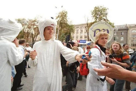 The first flashmob parade “Peace as the Goal. Culture as the Means. Force for Peace”: photo 33 of 47