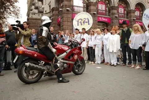 The first flashmob parade “Peace as the Goal. Culture as the Means. Force for Peace”: photo 20 of 47