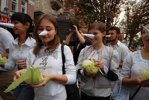 The first flashmob parade “Peace as the Goal. Culture as the Means. Force for Peace”: photo 13 of 47