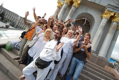 The first flashmob parade “Peace as the Goal. Culture as the Means. Force for Peace”: photo 40 of 47
