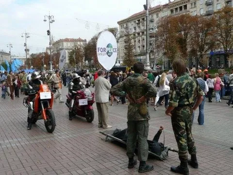 The first flashmob parade “Peace as the Goal. Culture as the Means. Force for Peace”: photo 5 of 47