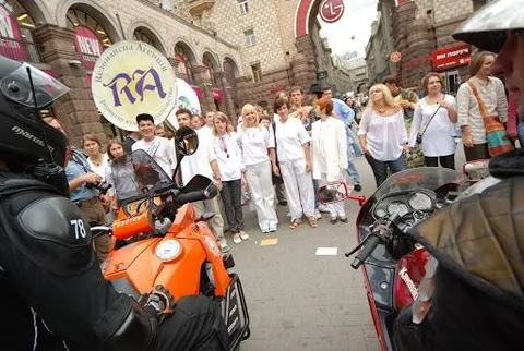 The first flashmob parade “Peace as the Goal. Culture as the Means. Force for Peace”: photo 19 of 47