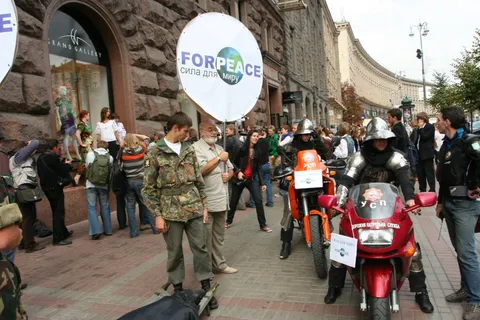 The first flashmob parade “Peace as the Goal. Culture as the Means. Force for Peace”: photo 9 of 47