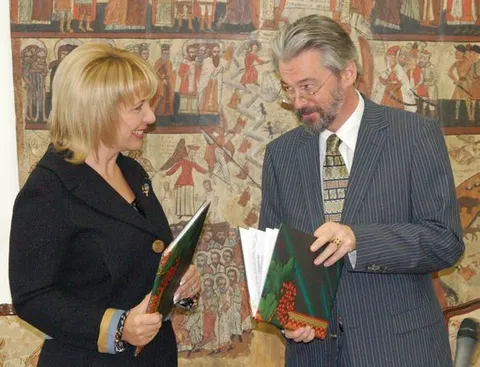 Subskribo de la memorando inter UN kaj la fondaĵo «Ukrainio 3000»: foto 3 el 3